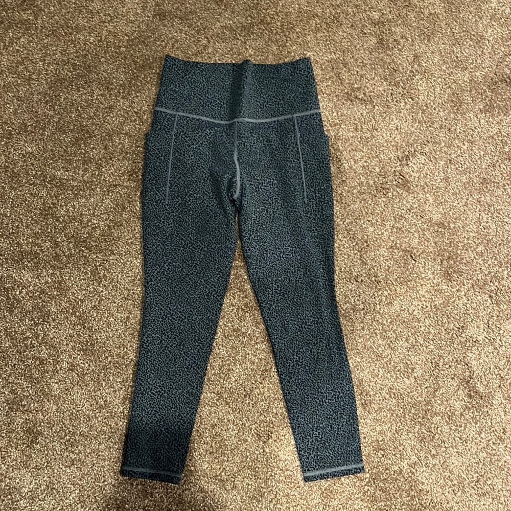 Athleta Salutation Stash II tight / legging